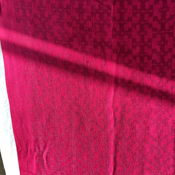 Tory Burch pink logo print wool blend 80" x 25" scarf wrap - Picture 9 of 13